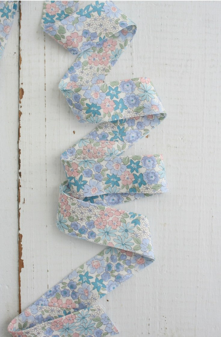 2.5” Bias Quilt Binding – Blue Garden Bloom – Ready-Made Cotton Binding – Made in USA – Sold by the Yard