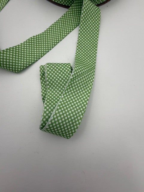 2.5” Bias Quilt Binding – Riley Blake Green Gingham Single Fold Quilt Binding – Sold by the Yard